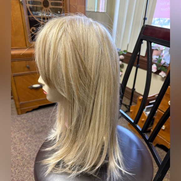 Raquel Welch Wigs “Influecer Inspo” - Picture 6 of 6